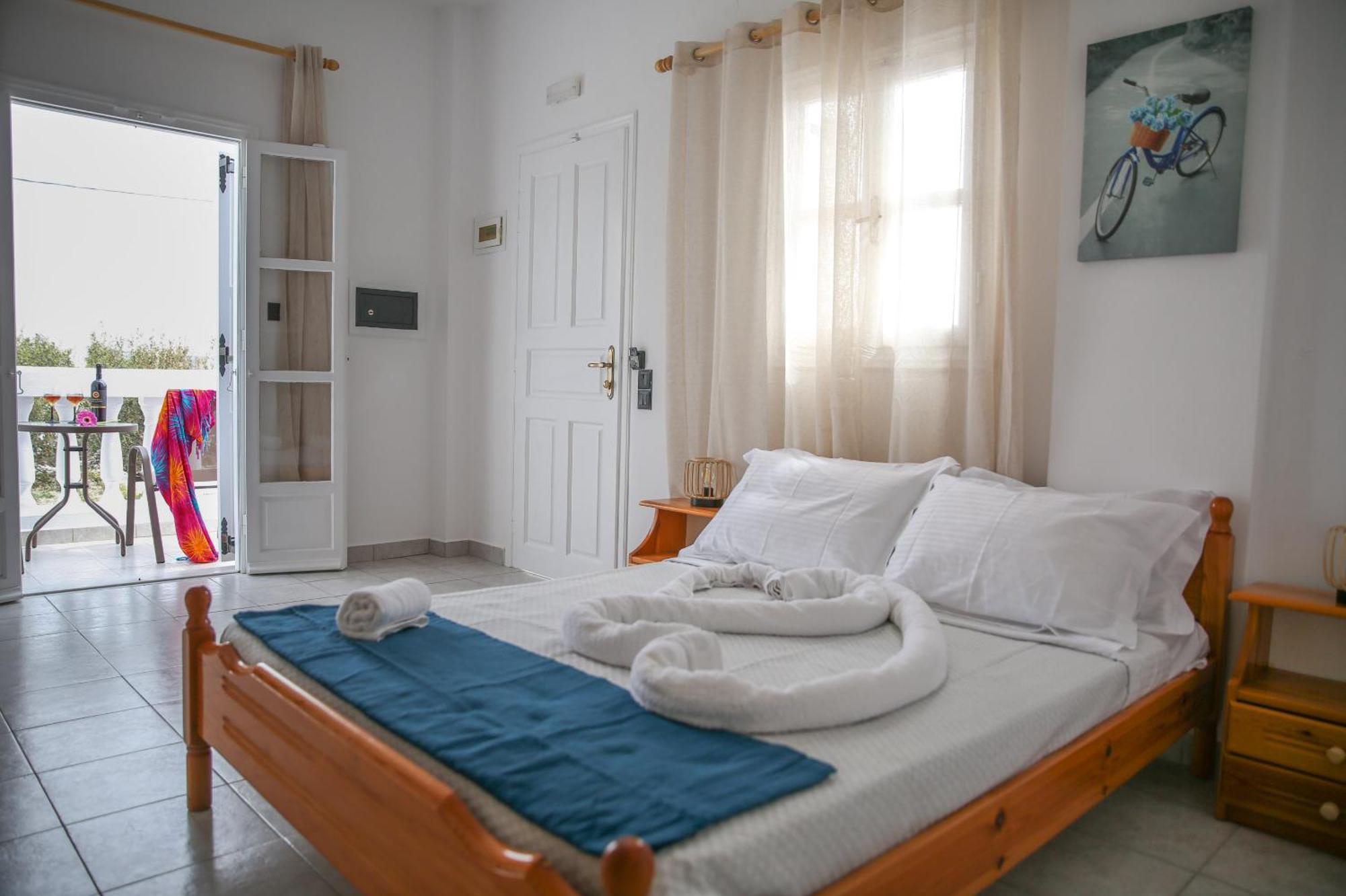 Pension St.George Rooms & Studios Perivolos  Exterior photo