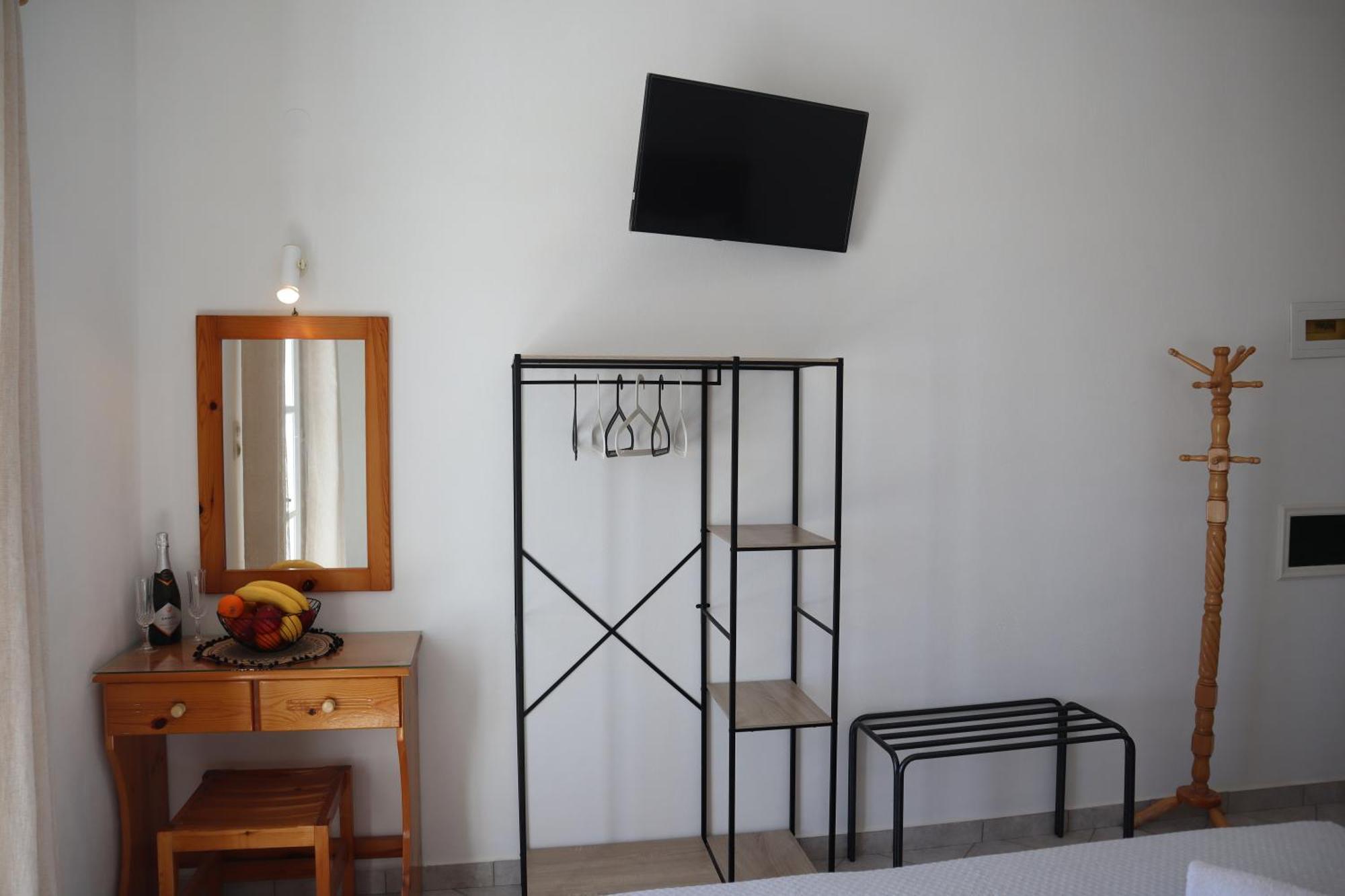 Pension St.George Rooms & Studios Perivolos  Exterior photo