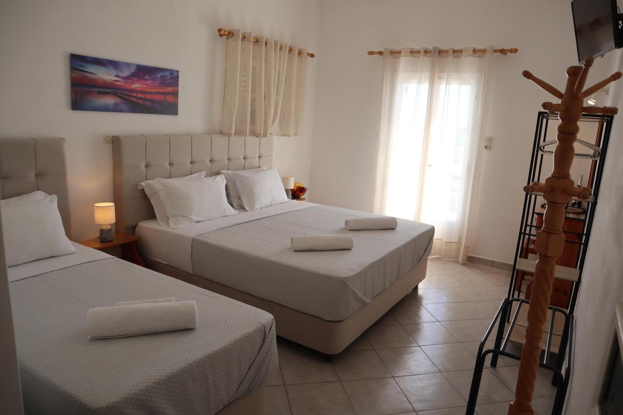 Pension St.George Rooms & Studios Perivolos  Exterior photo
