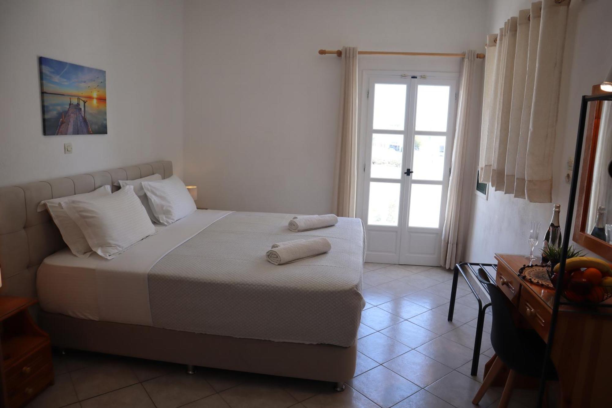 Pension St.George Rooms & Studios Perivolos  Exterior photo