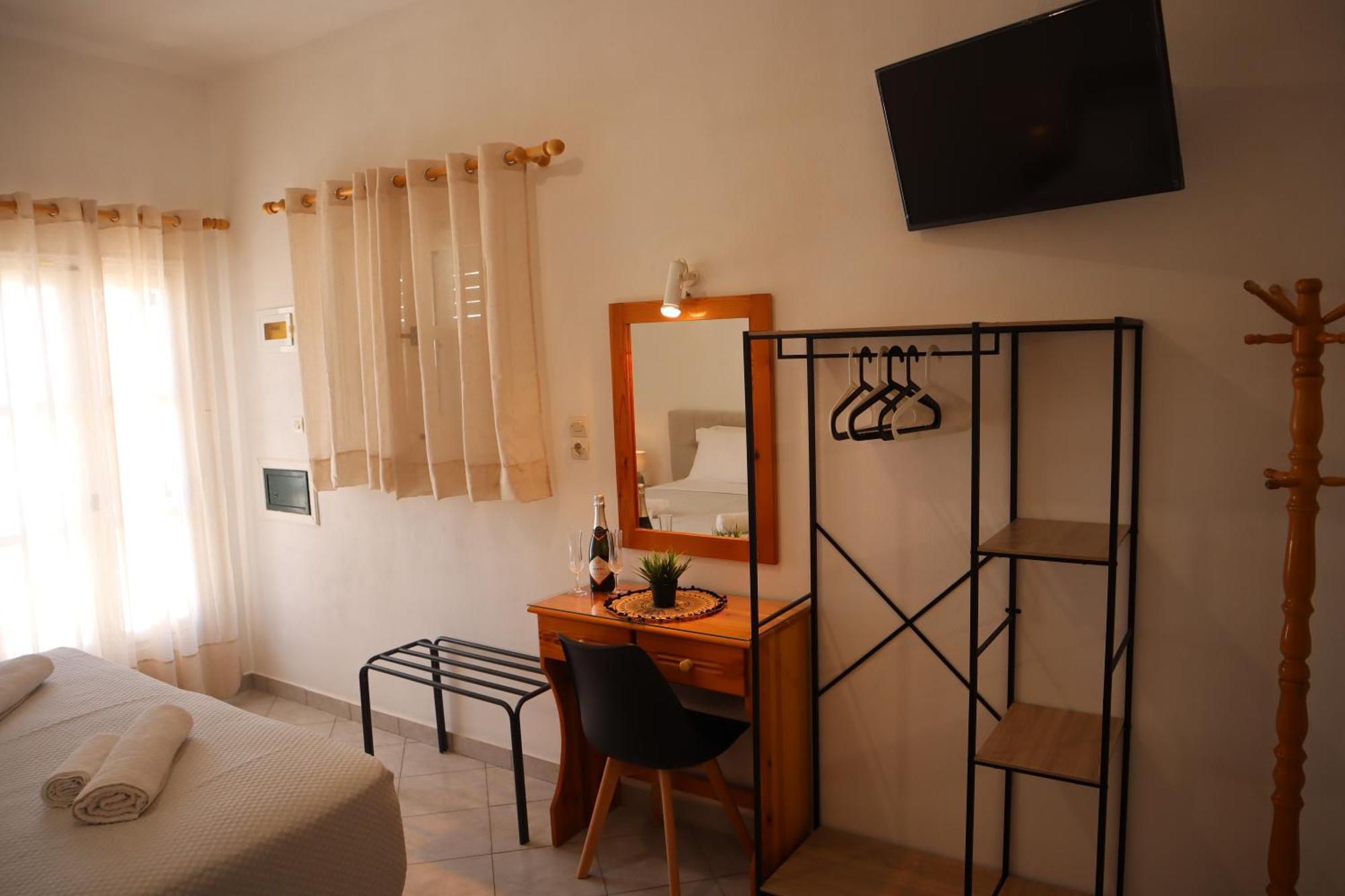 Pension St.George Rooms & Studios Perivolos  Exterior photo