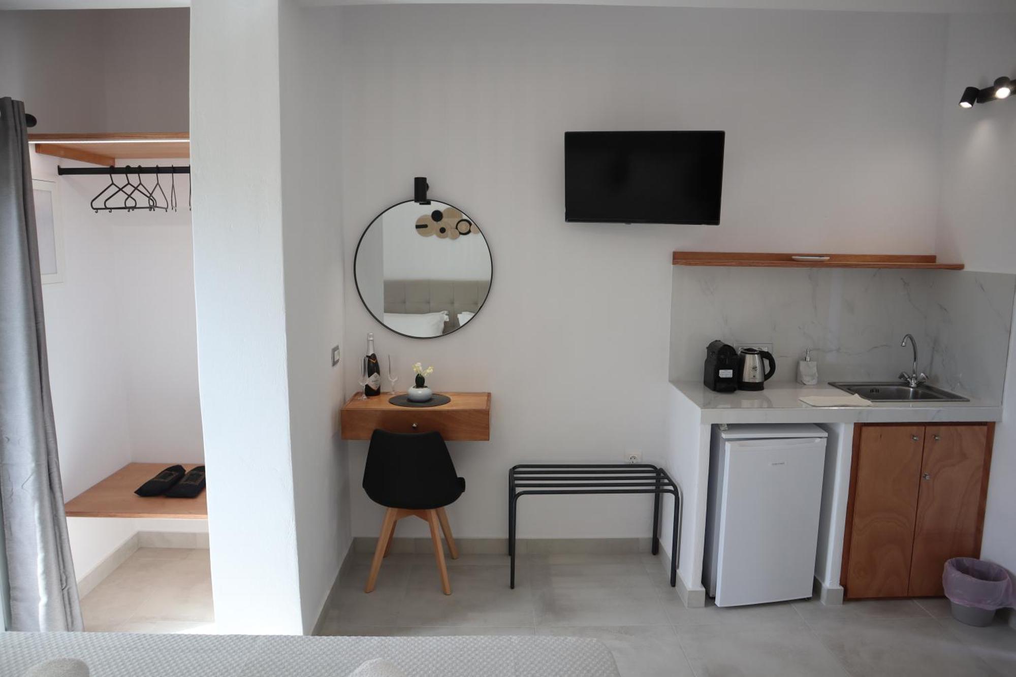 Pension St.George Rooms & Studios Perivolos  Exterior photo