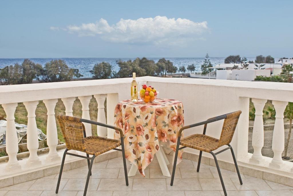 Pension St.George Rooms & Studios Perivolos  Exterior photo